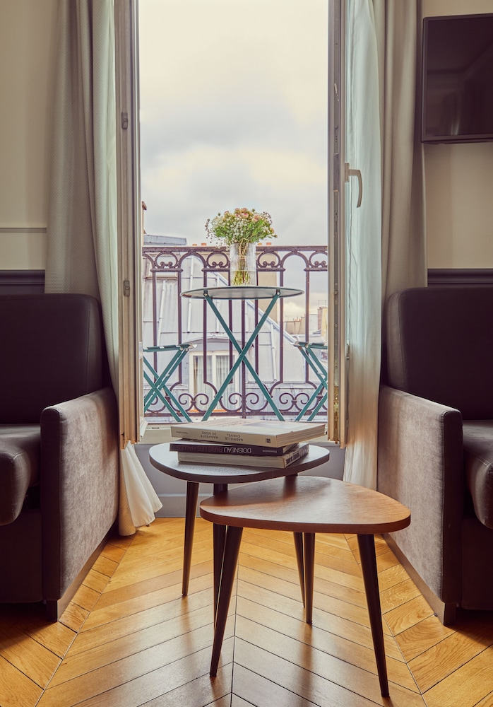 Hotel Petit Lafayette 35/50