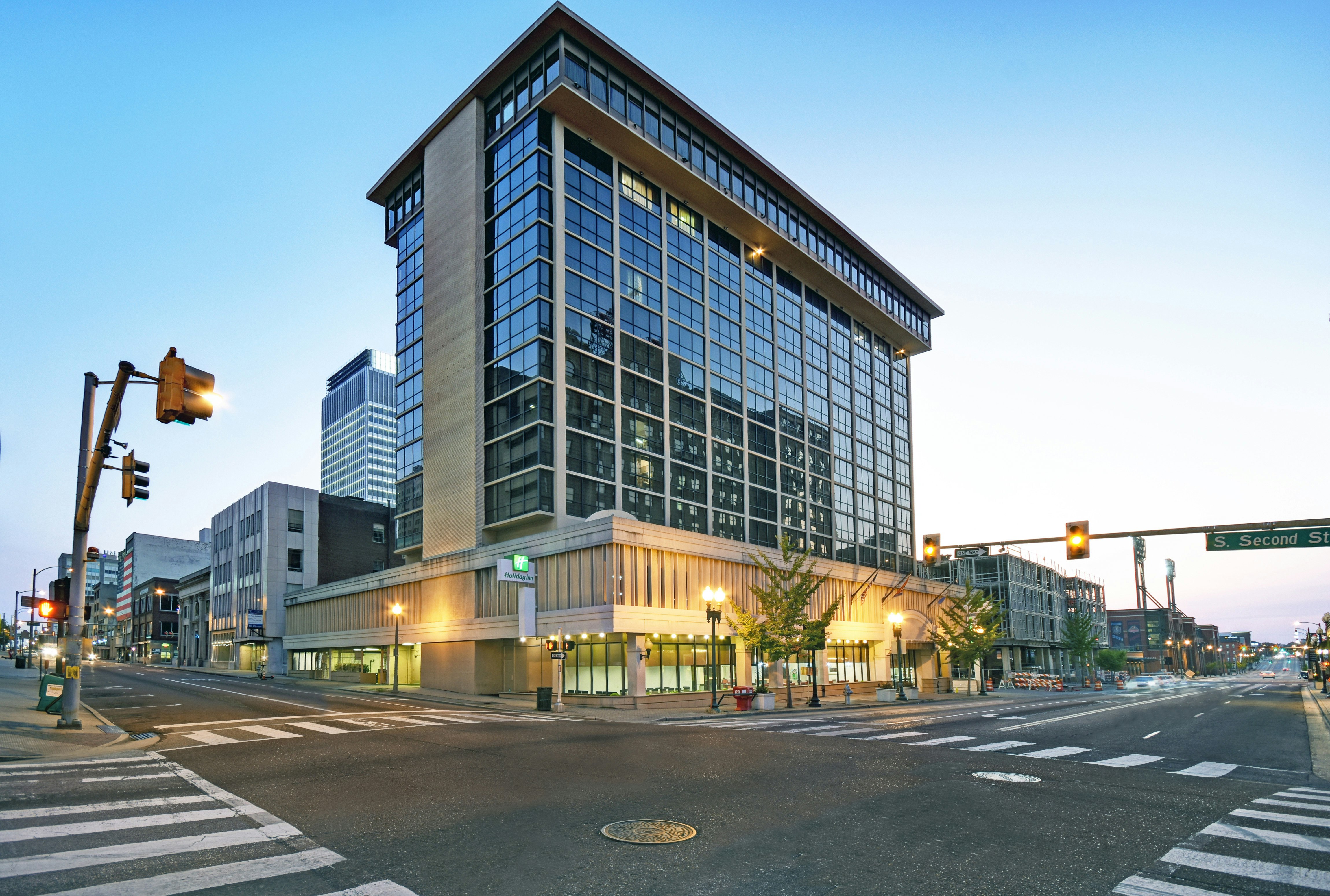 Holiday Inn Downtown Memphis 1/57