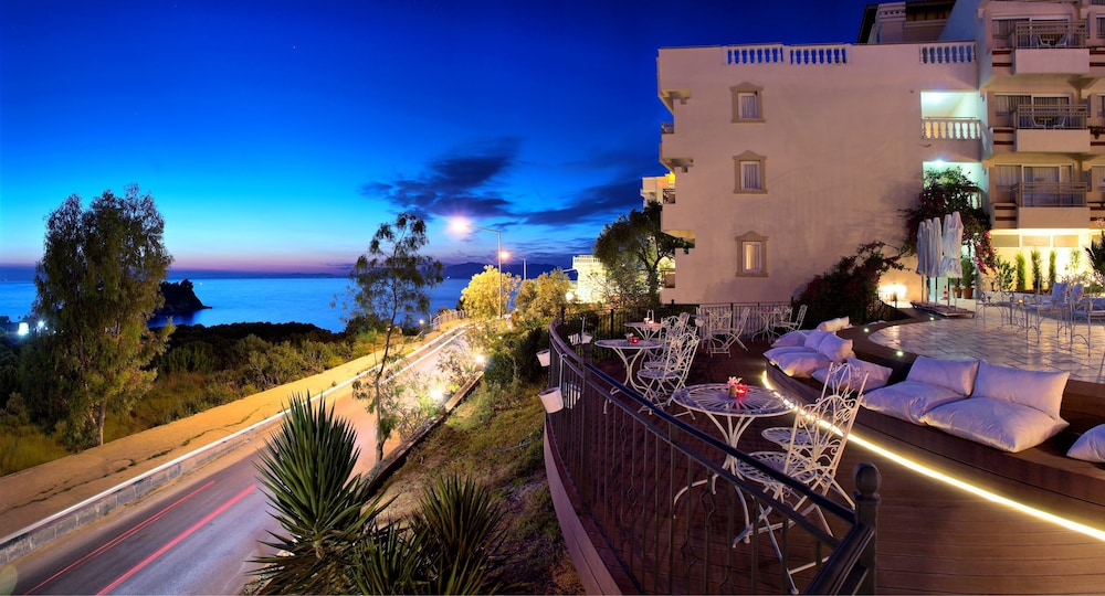 Carina Hotel 40/72