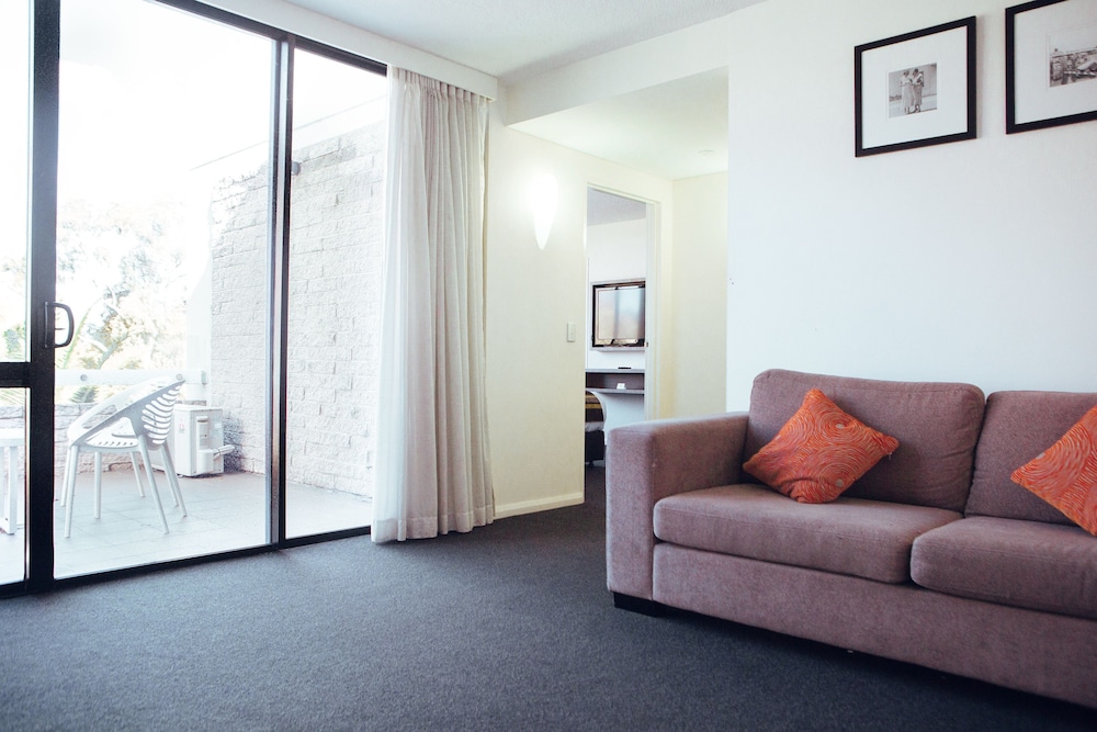 Holiday Inn Warwick Farm 32/69