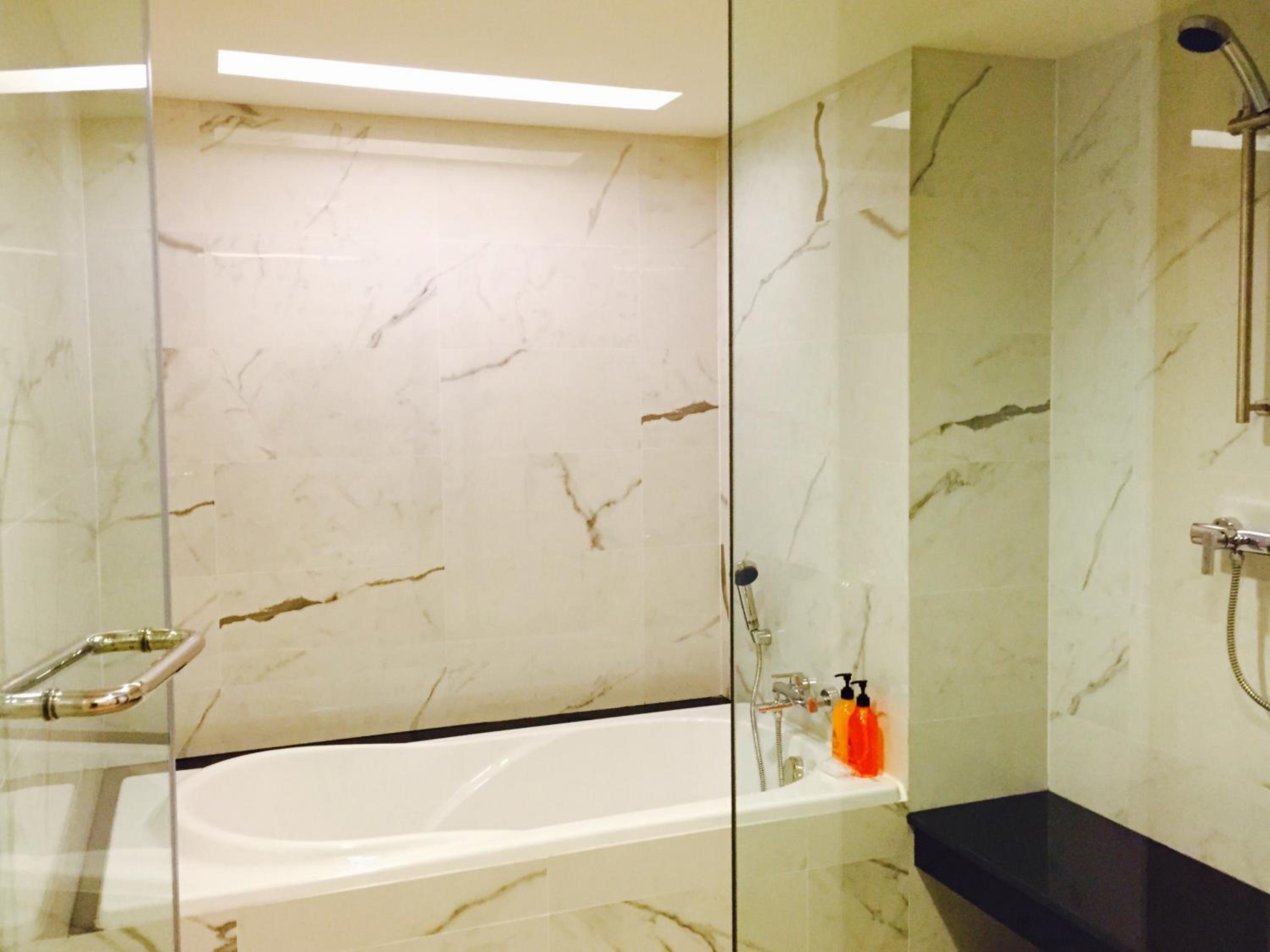 Residential, Suite, 3 Queen Beds، Indra Regent Hotel 6/6