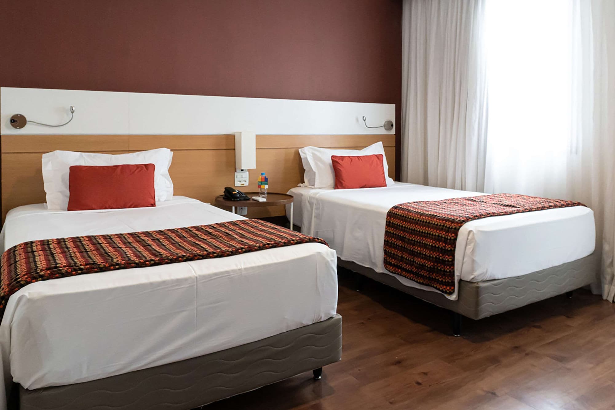 DELUXE, TWIN BEDS