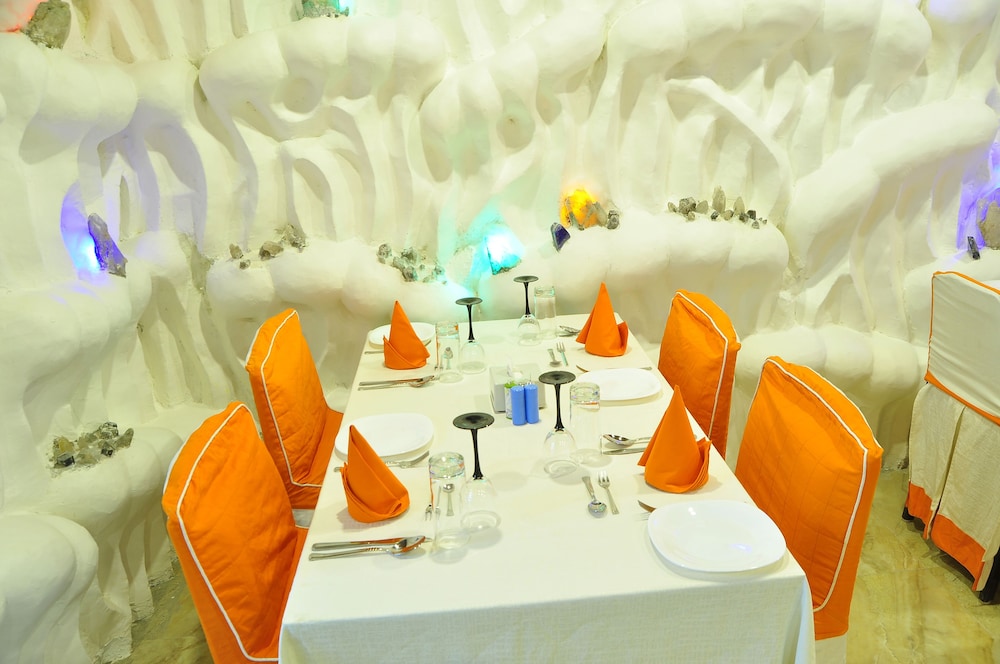 restaurant cafeteria