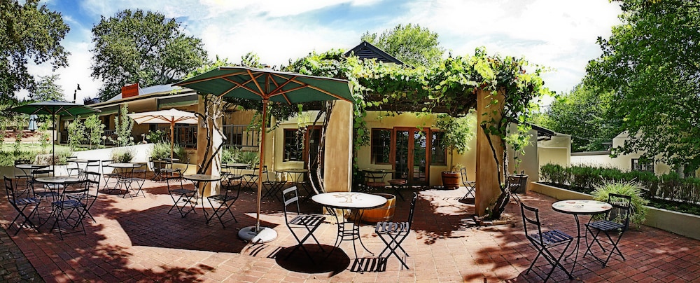 Le Pommier Wine Estate 36/50
