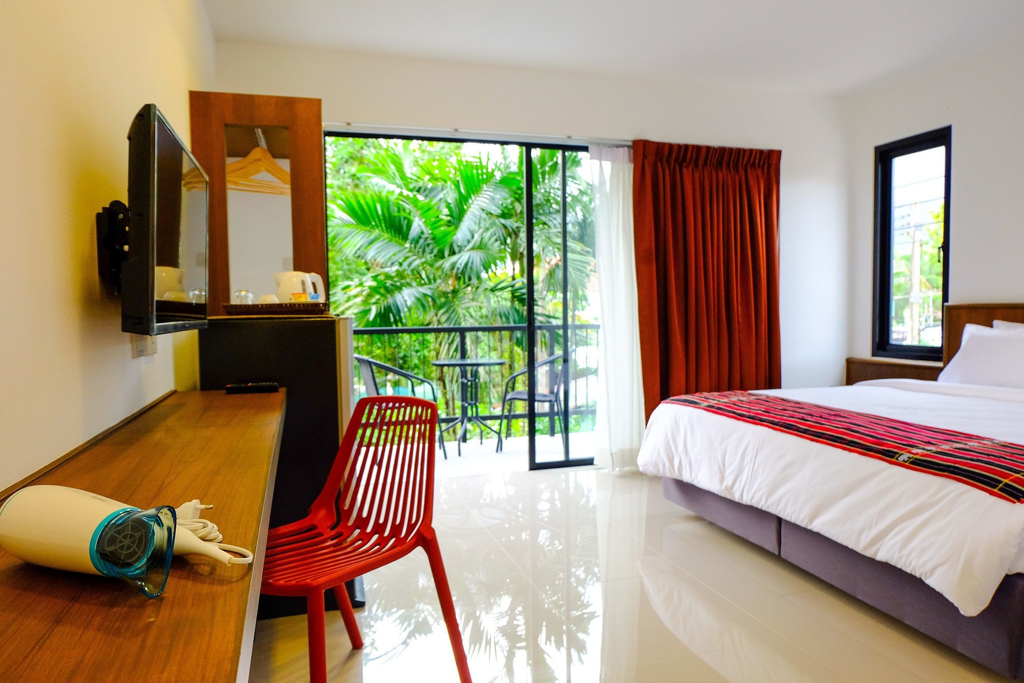 DELUXE, KING BED, HILL VIEW