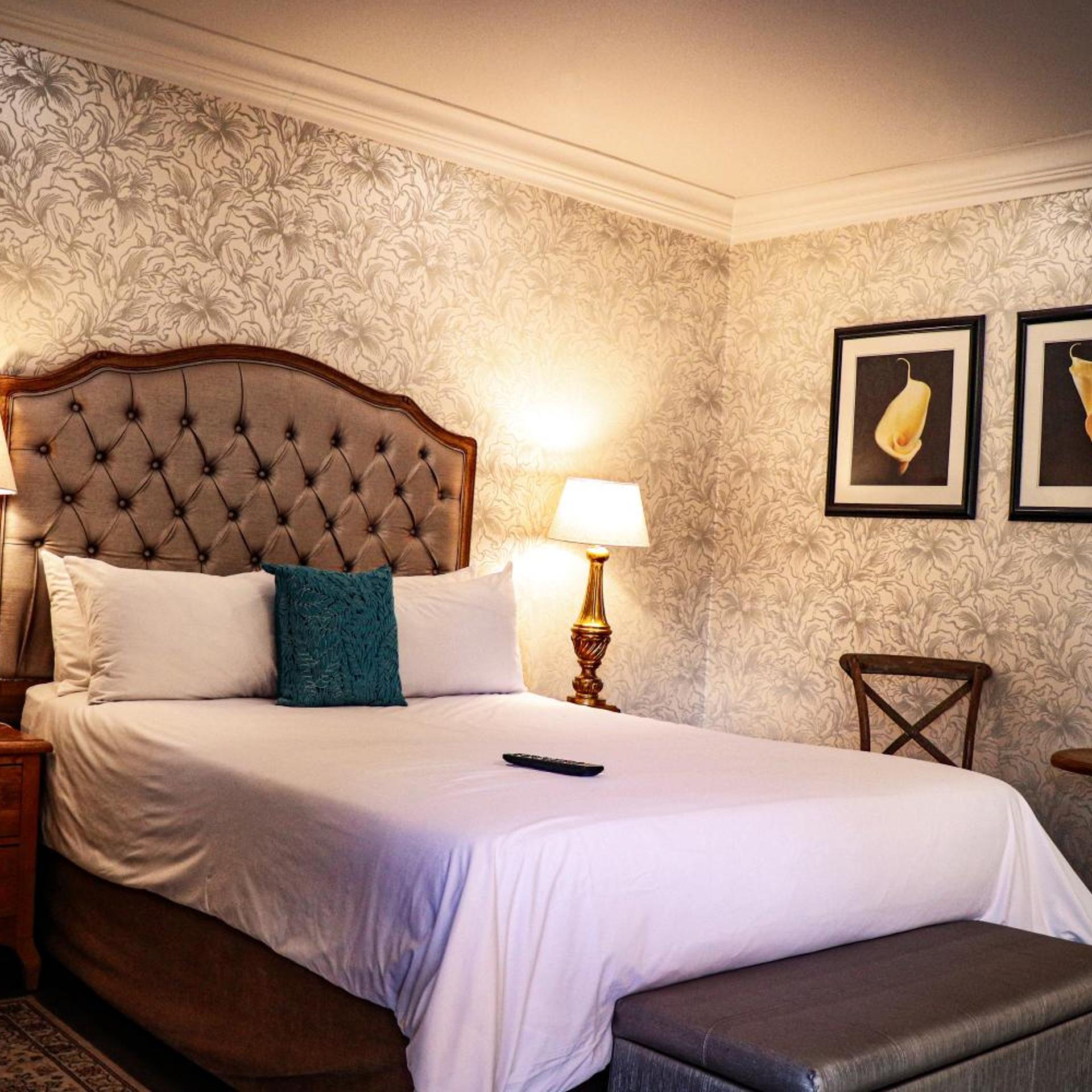 Luxury, Lodge