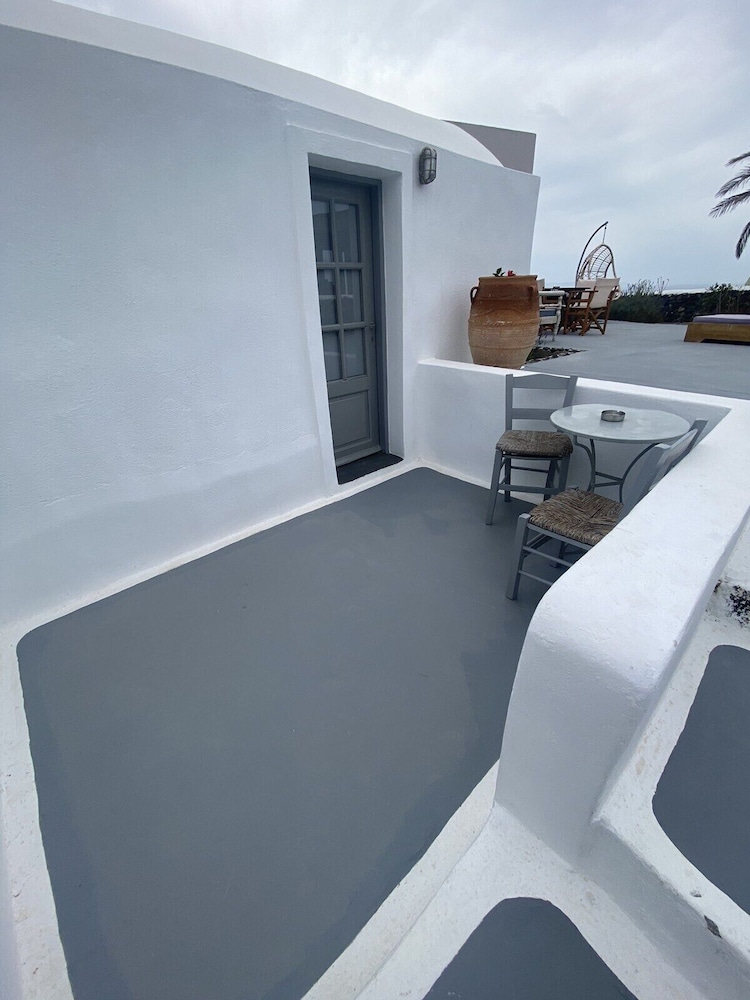 Aqua Serenity Santorini Luxury Suites 11/50