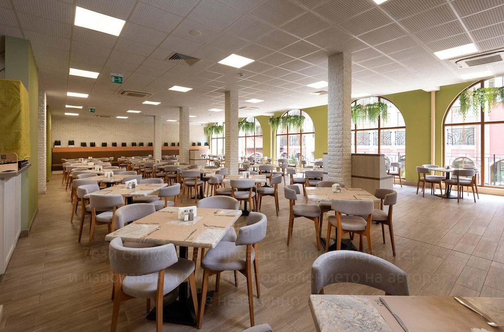 restaurant cafeteria