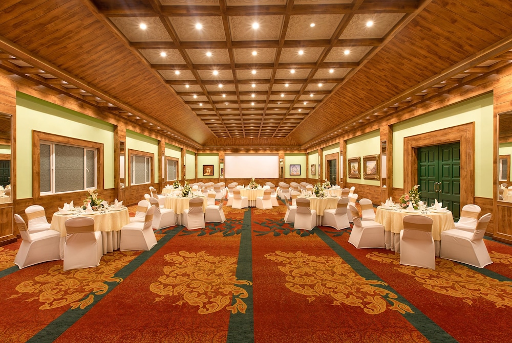 MAYFAIR Himalayan Spa Resort 35/45