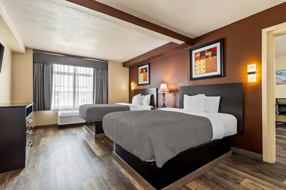 SUITE, 2 DOUBLE BEDS