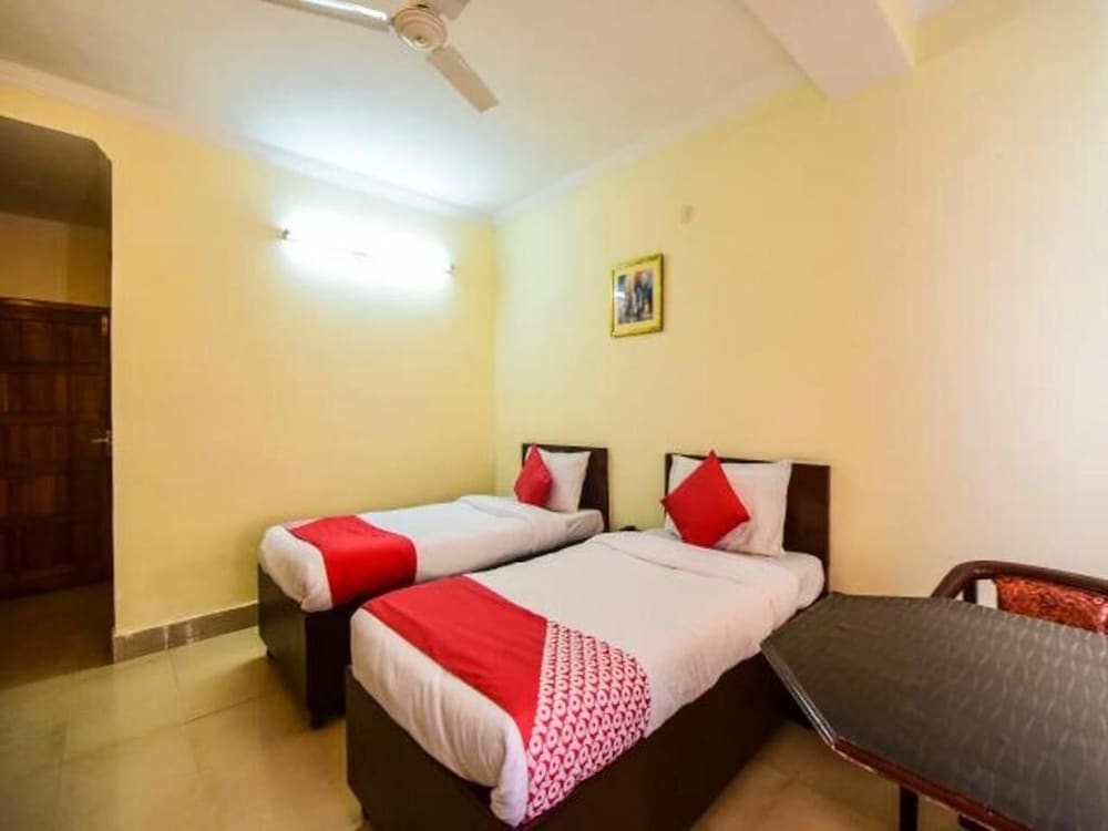 ANAND PALACE HOTEL 23/42