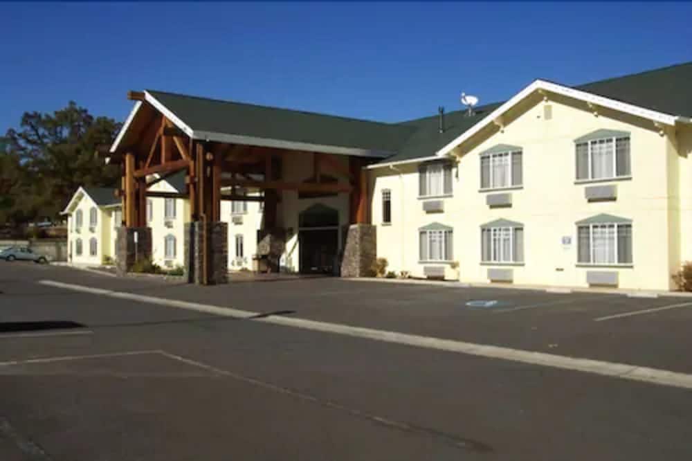 Murphys Suites 3/66