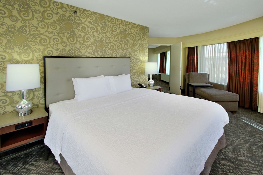 Hampton Inn Suites Columbus Downtown 14/59