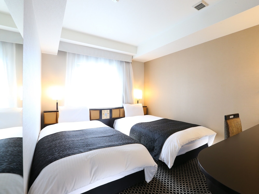 ROOM, TWIN BEDS