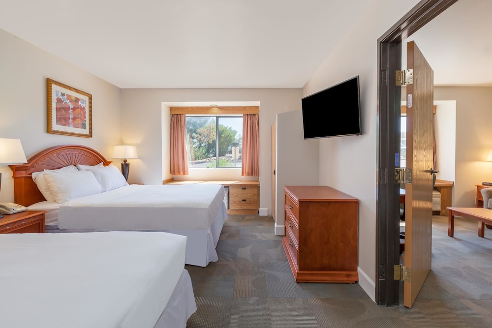 Days Inn By Wyndham Camp Verde Arizona 13/28