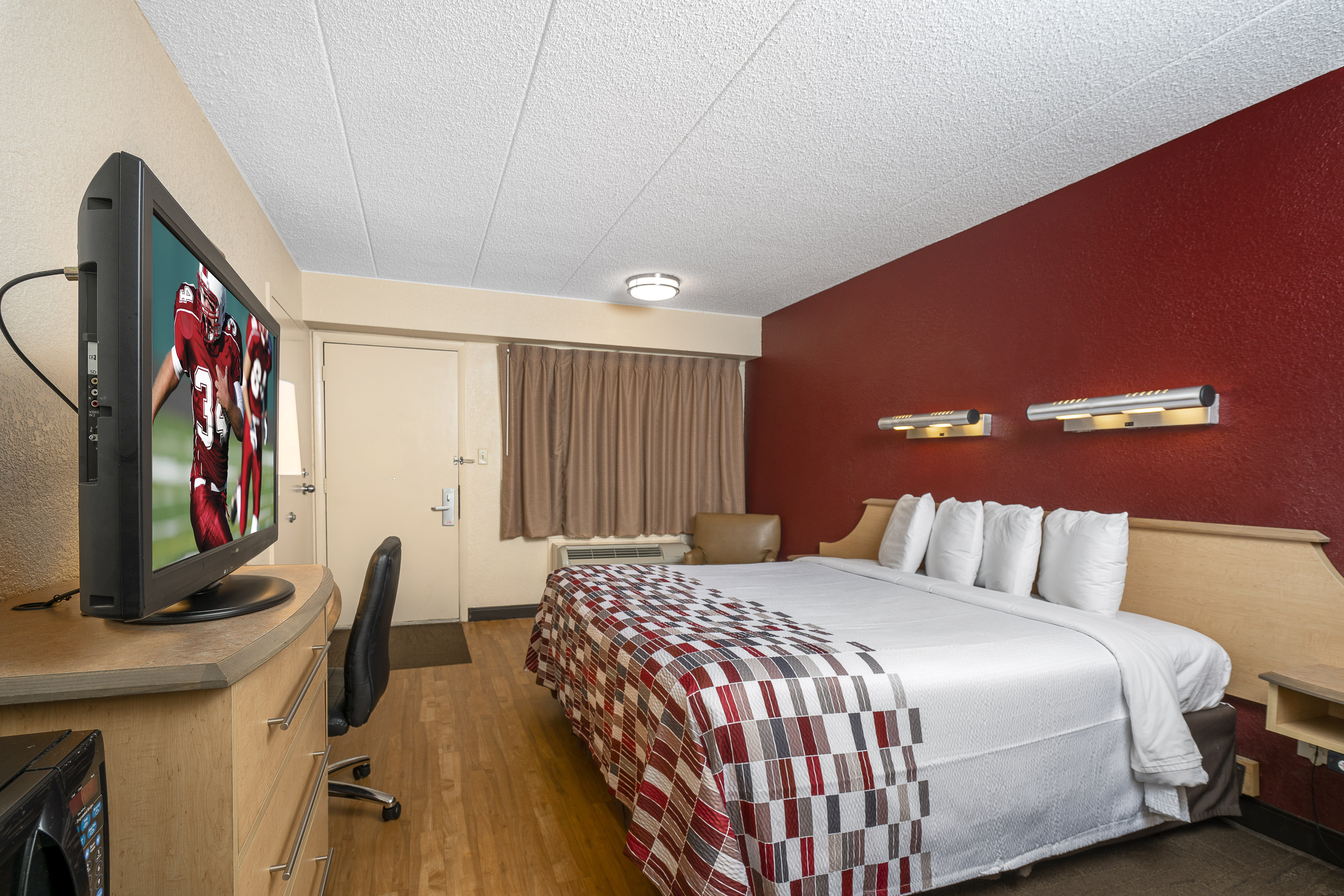 غرفة بسرير كينج لذوي الإعاقة، Red Roof Inn Cleveland-Independence 2/3