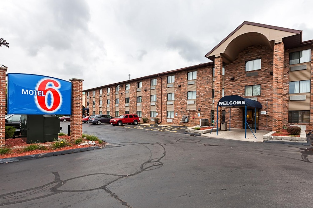 Motel6 Milwaukee, WI - Glendale 48/59