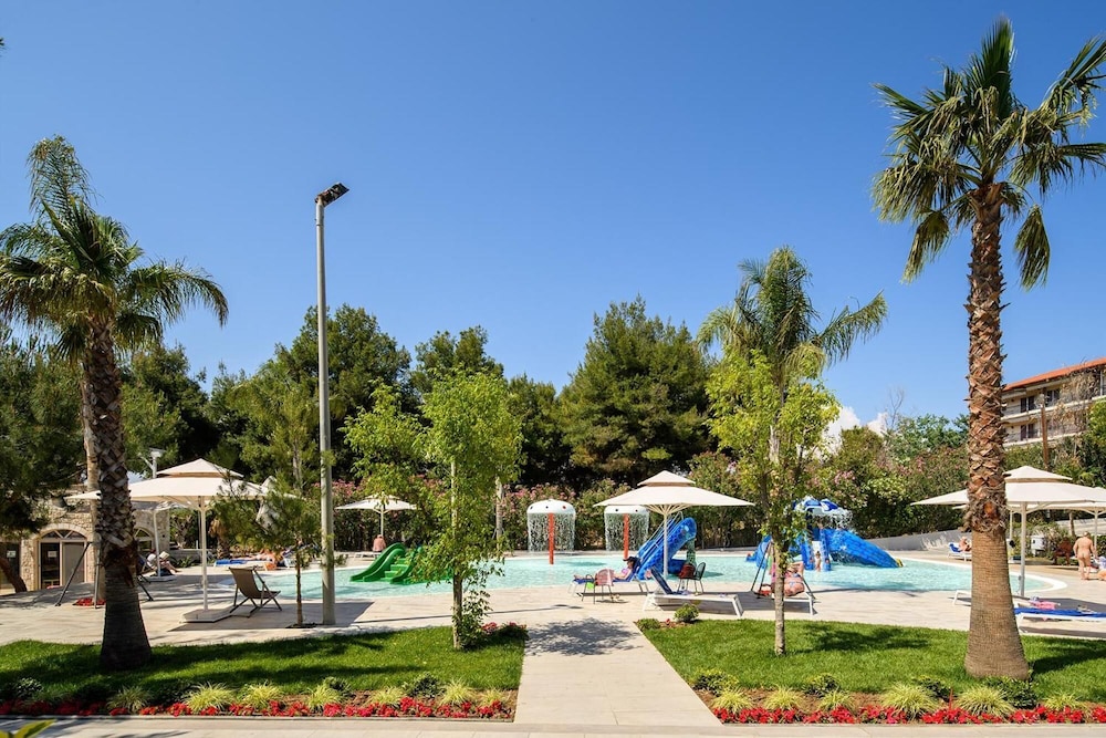 Portes Beach Hotel 45/64