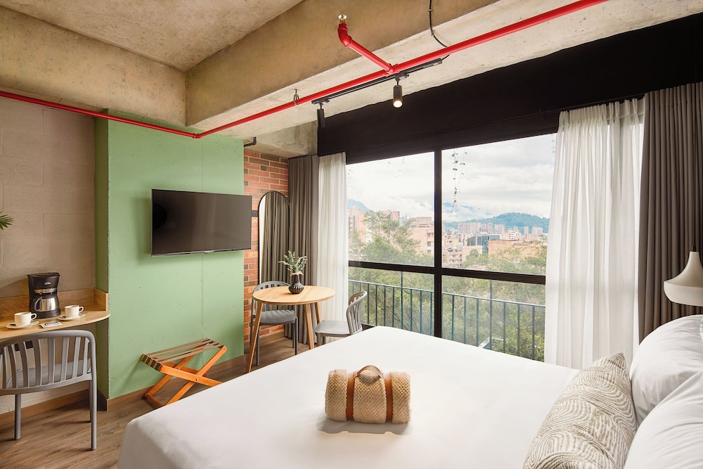 Urbit Social Lofts 10/35