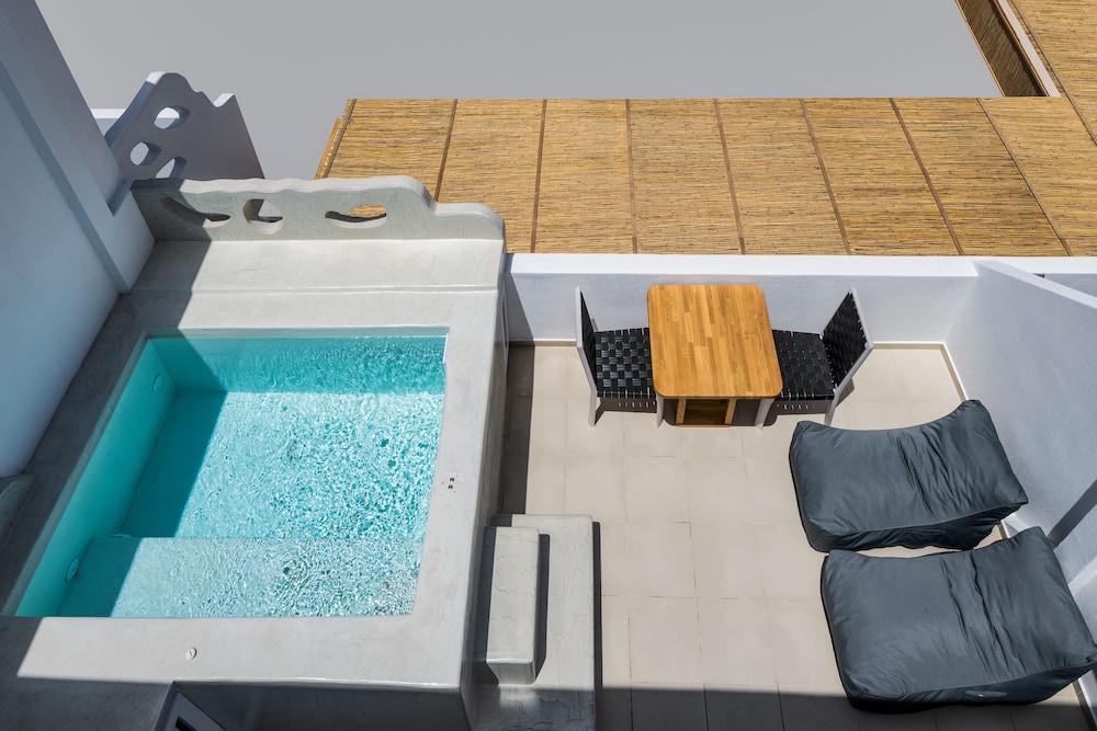 Aelia Luxury Suites 22/50