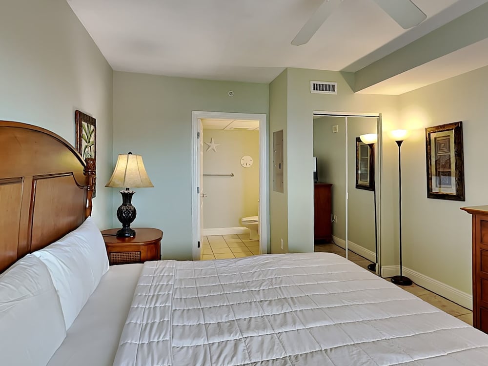 236 Emerald Beach Resort 11/80