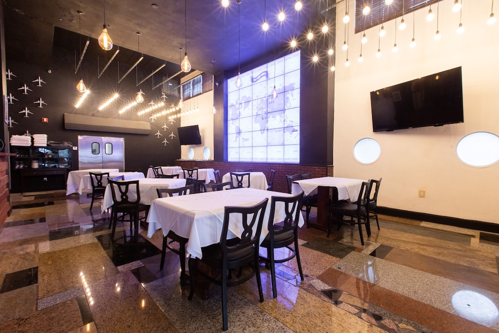 Sherry Frontenac Oceanfront Hotel 35/49
