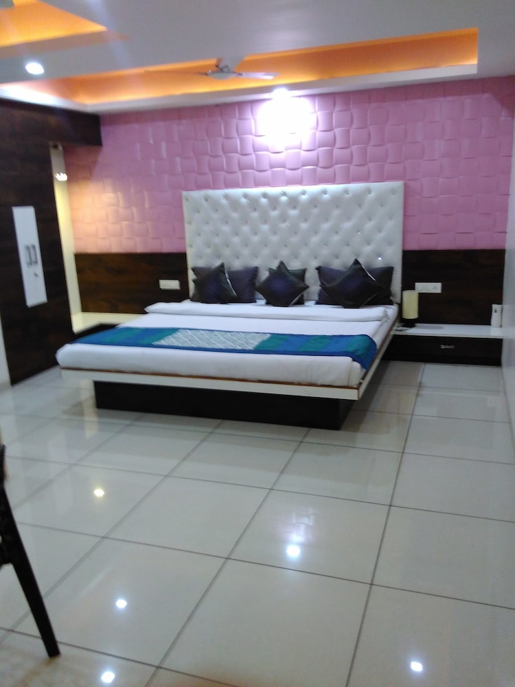 Hotel Sigma Inn By Sky Stays, Ahmedabad