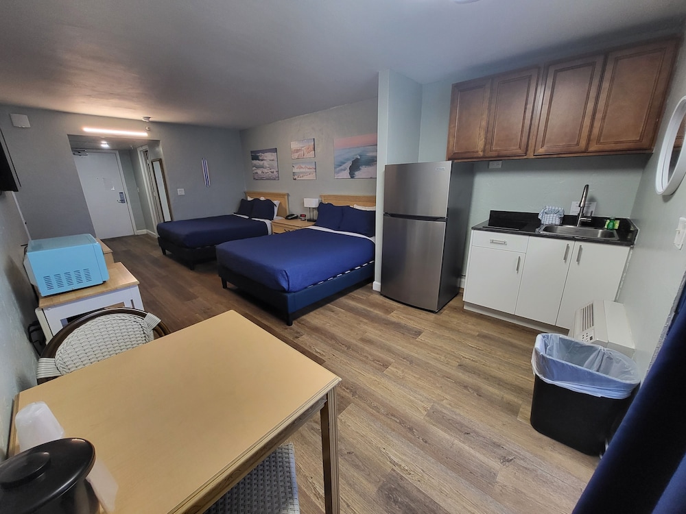 Beachside Hotel 43/60