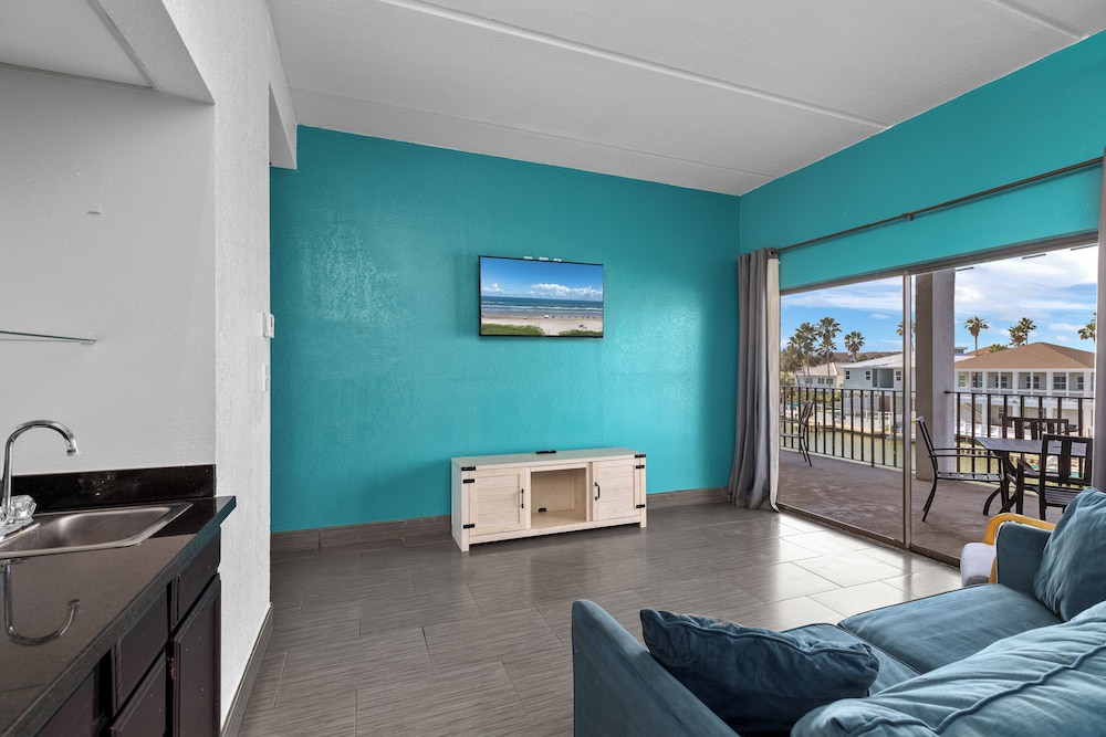 WindWater Hotel & Marina 42/66