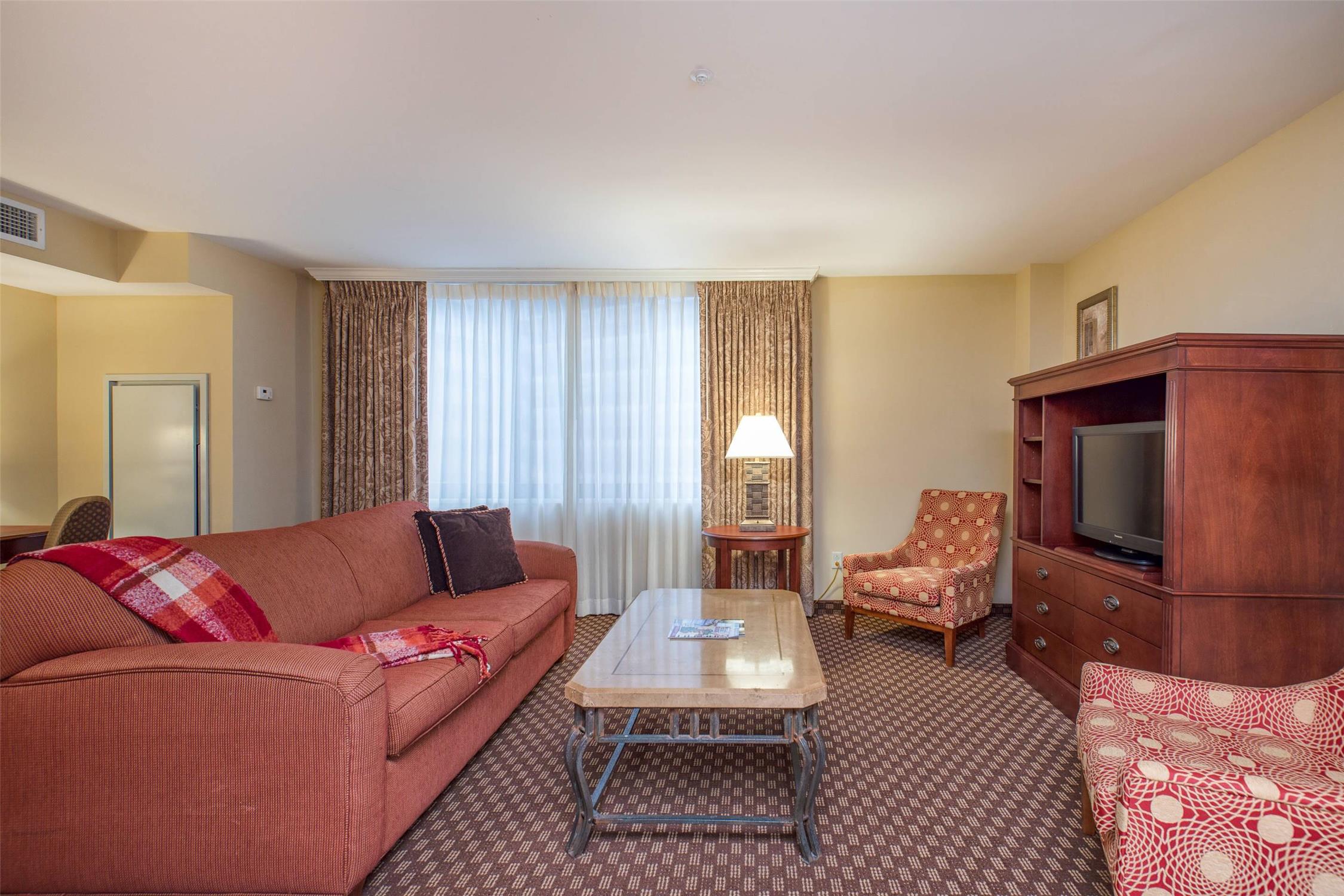 Clarion Collection Hotel Arlington Court Suites 13/28