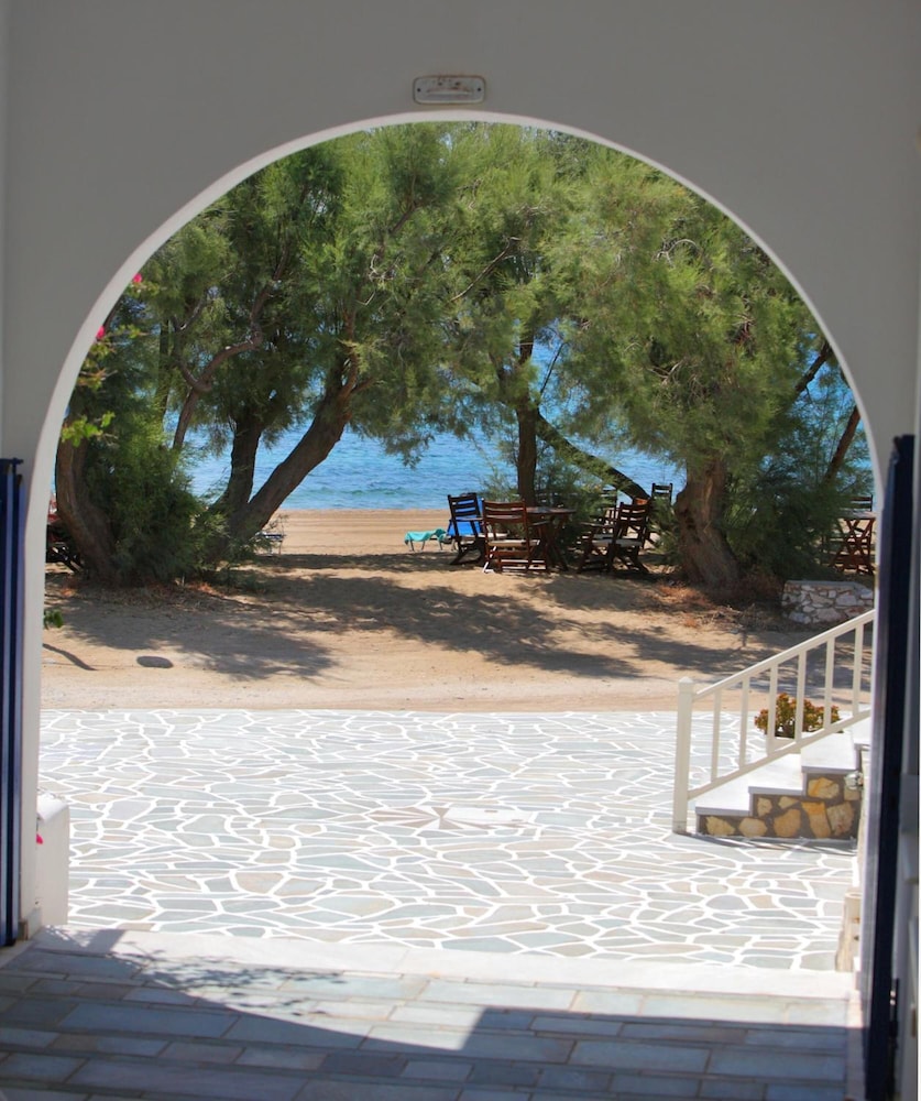 Paros Inn Hotel 40/50
