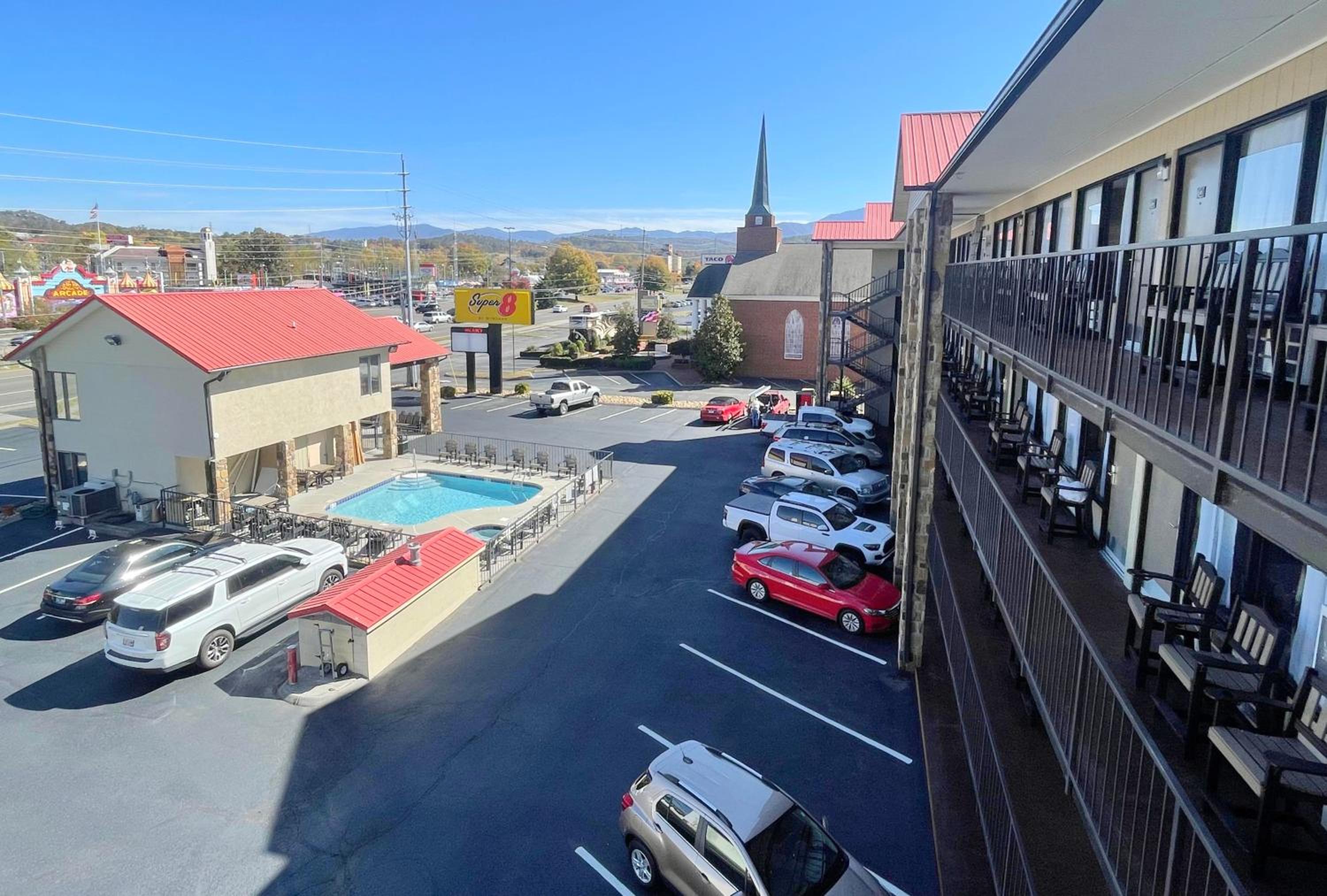 Super 8 by Wyndham Pigeon Forge Downtown 17/22