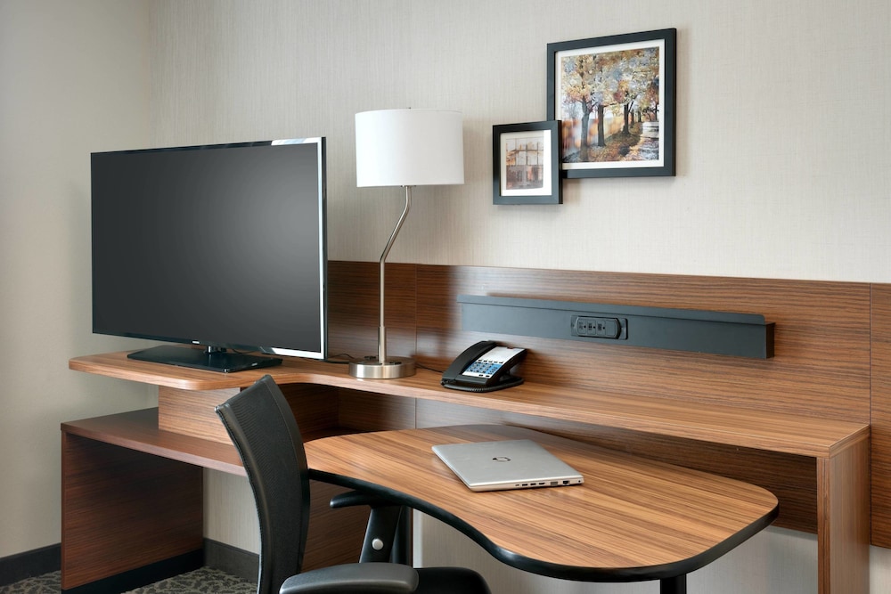Fairfield Inn & Suites by Marriott Springfield North 42/47