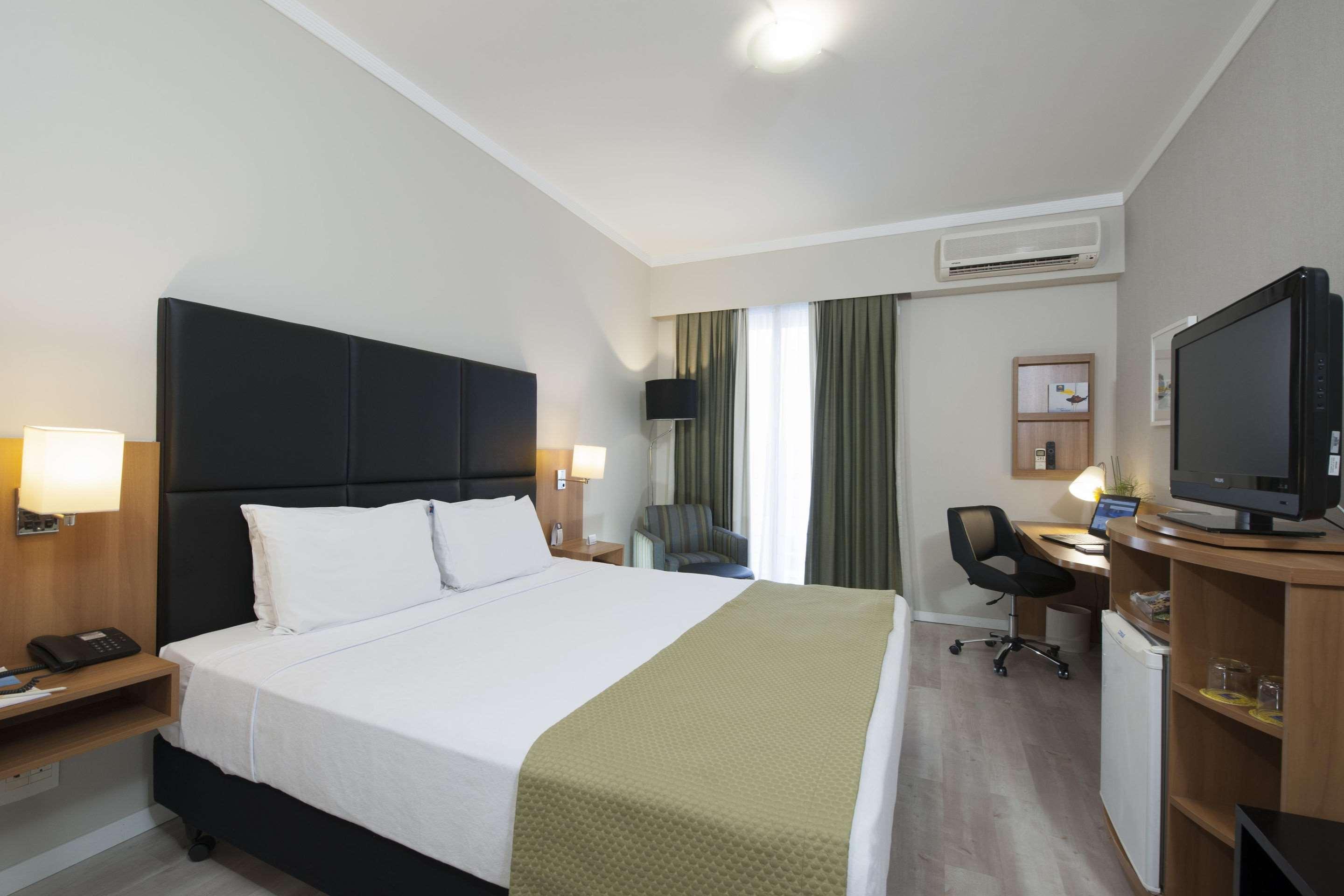 Upgrade, Queen Bed