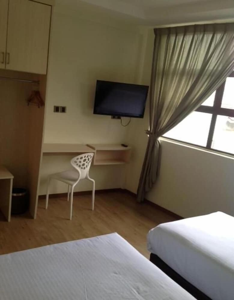 Merlin Hotel 10/38