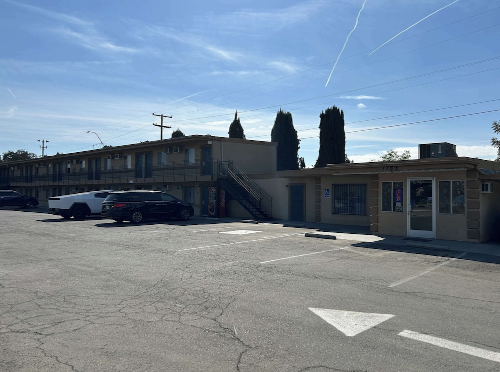 Motel6 Selma, CA 43/57
