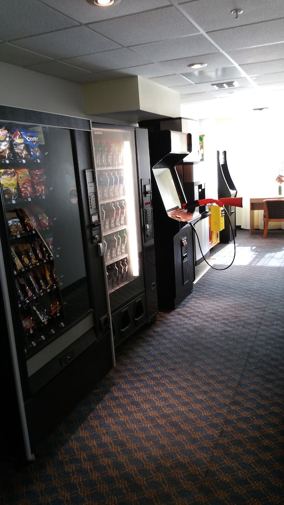 Super 8 By Wyndham Cobleskill Ny 17/29