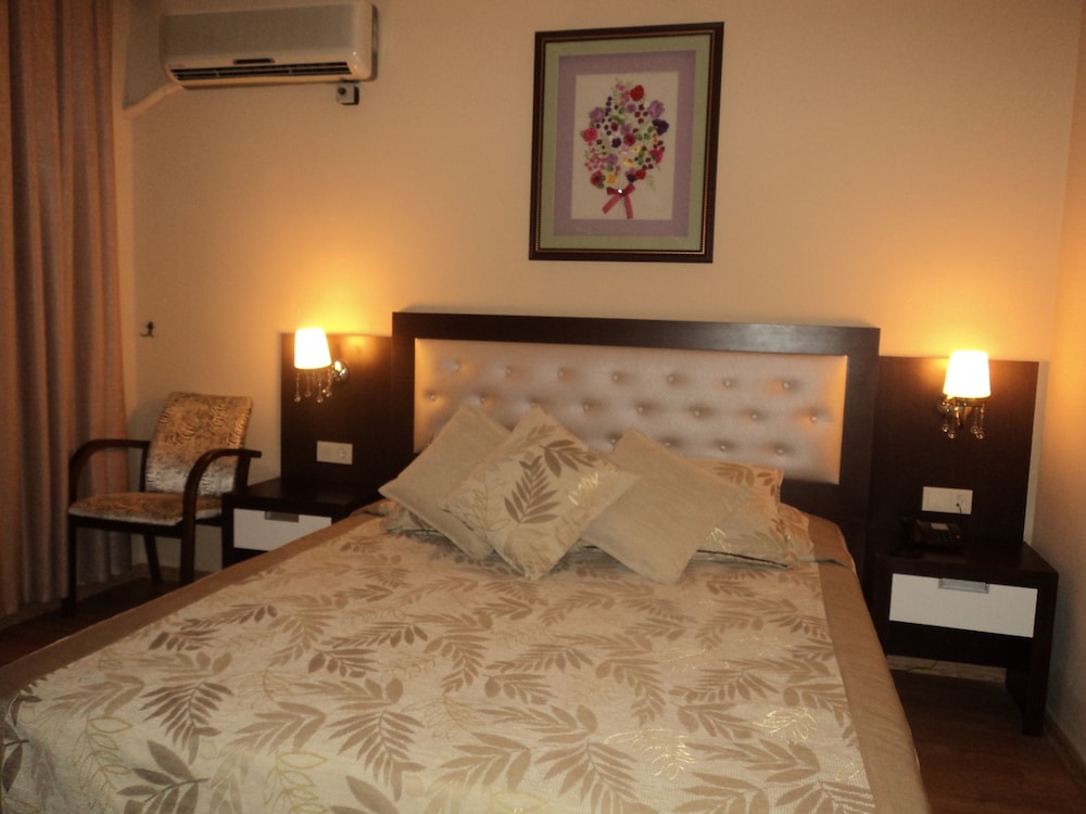 NOVIS HOTEL CLEOPATRA 30/75