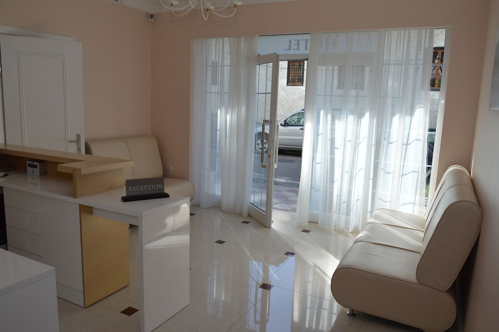 Alis Hotel 42/54