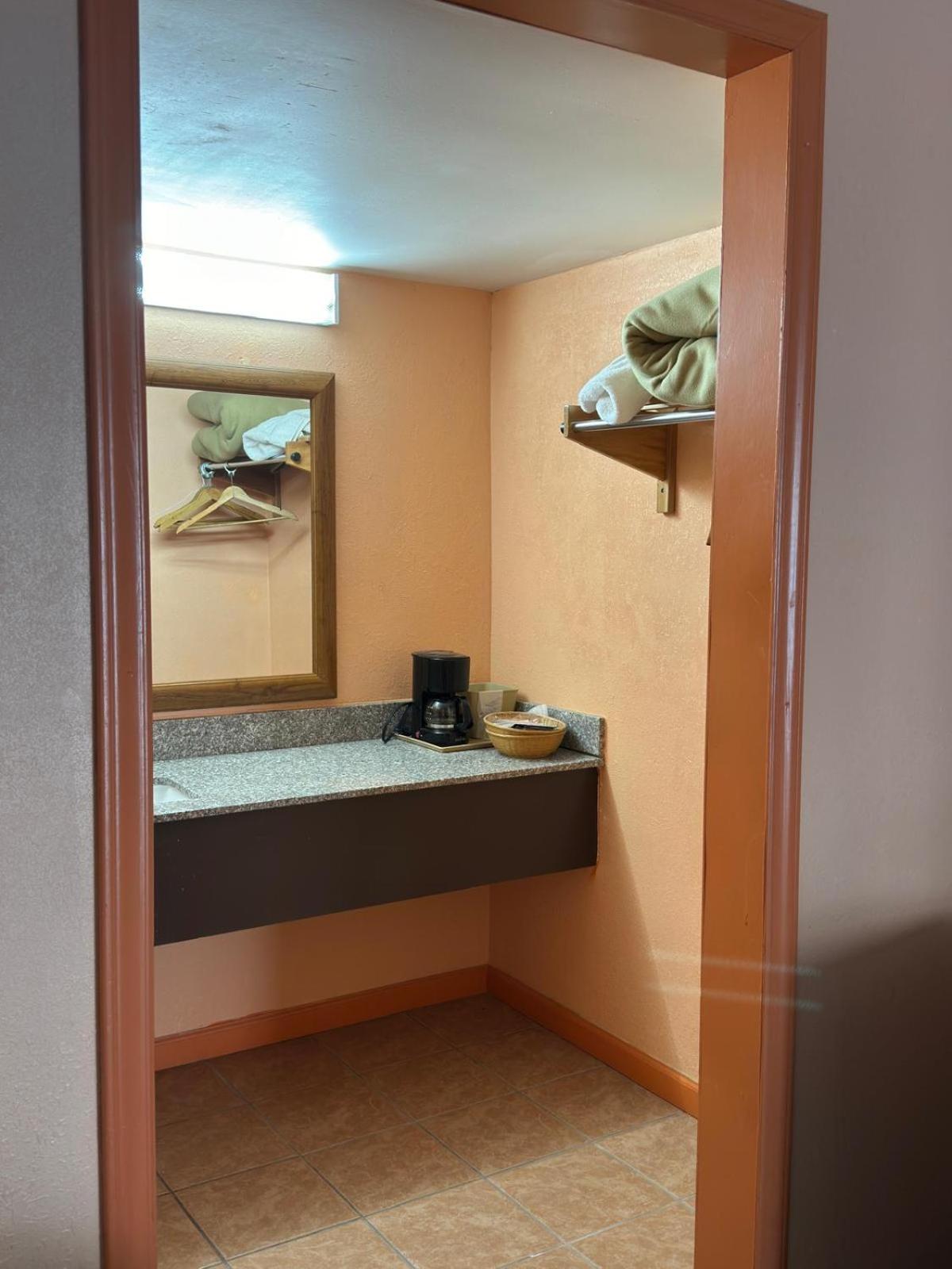 College Inn Spartanburg 33/33