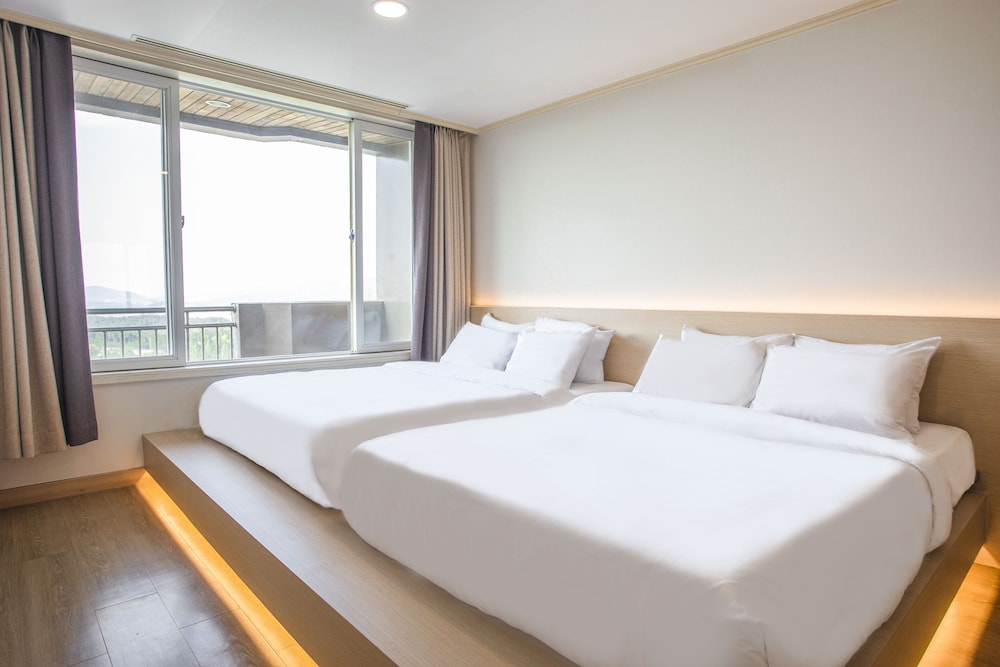 KENSINGTON, RENOVATED, JUNIOR SUITE