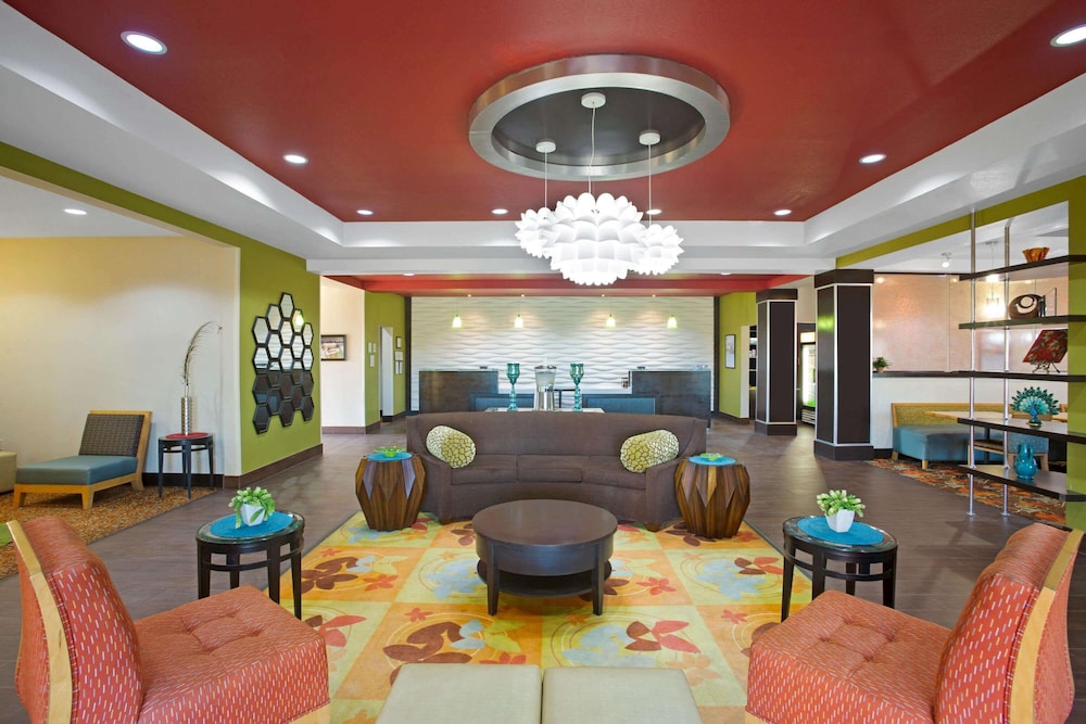 La Quinta Inn Suites Pearsall 42/56