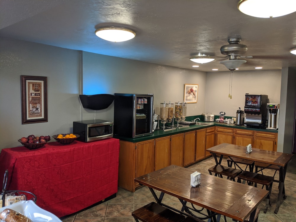 Atrium Inn Fort Stockton 15/21