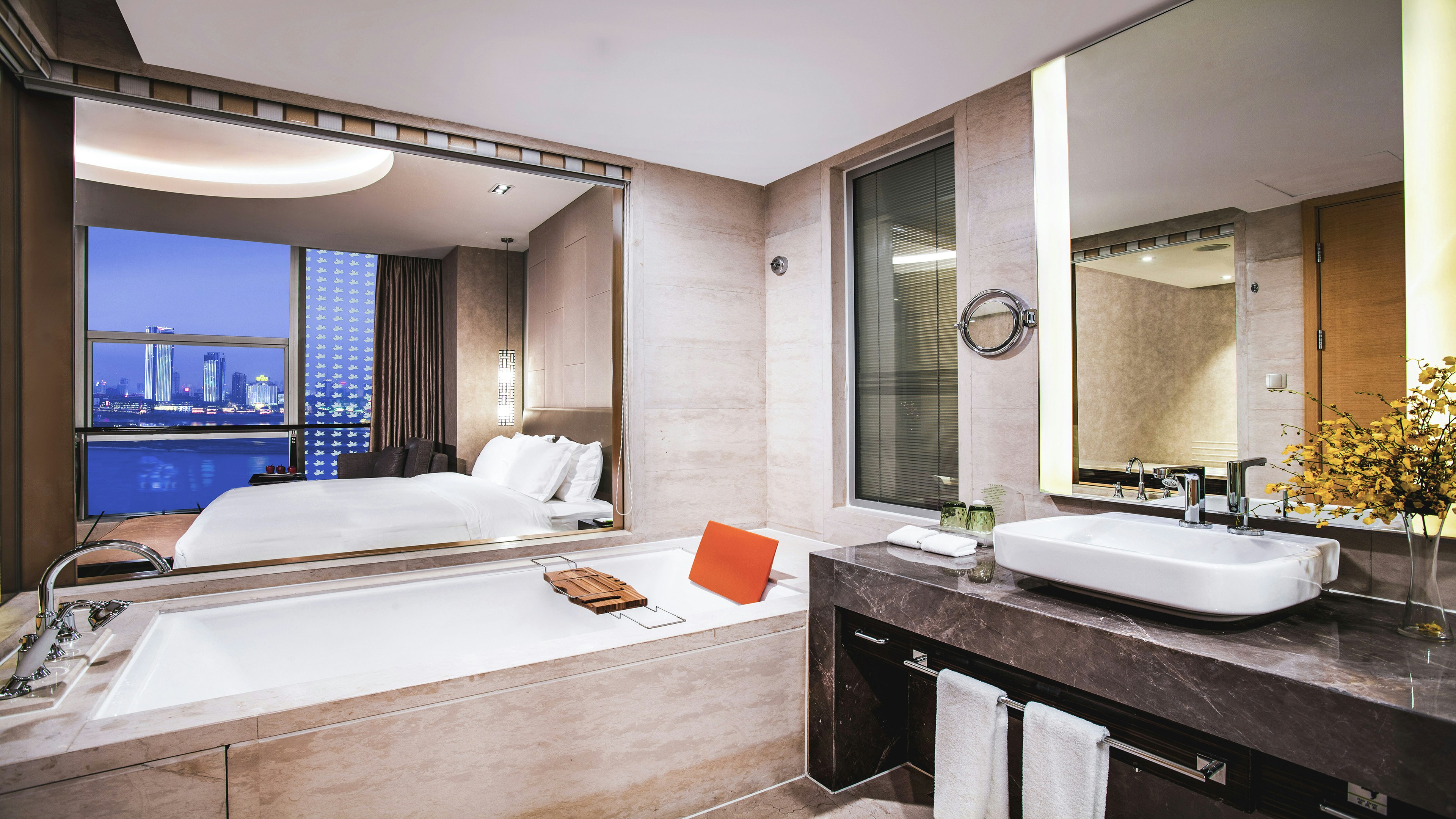 Holiday Inn Nanchang Riverside 50/50