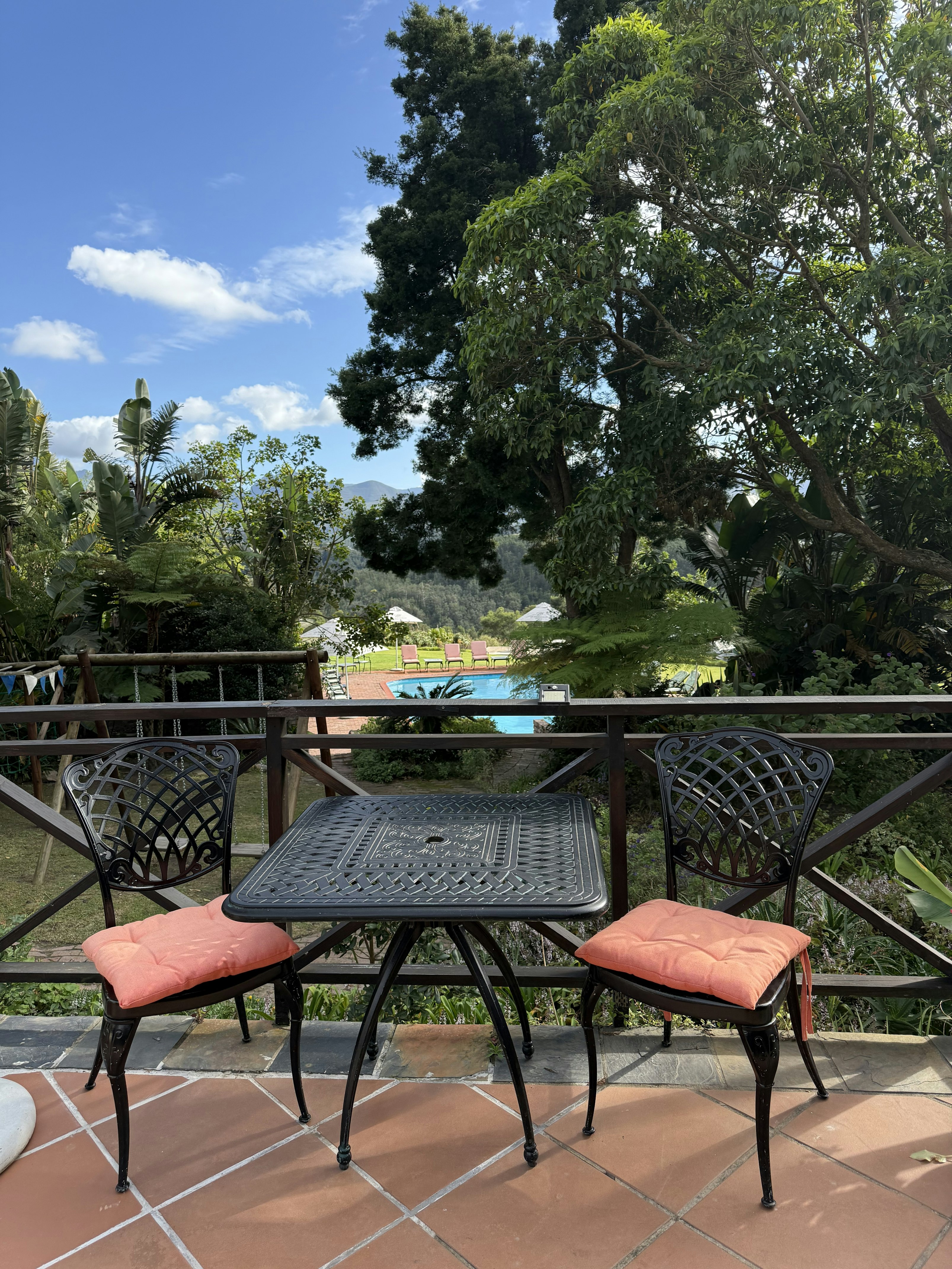 FAR HILLS COUNTRY HOTEL 35/53