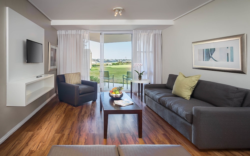 Luxury On The Beach Lagoon Beach 40/55
