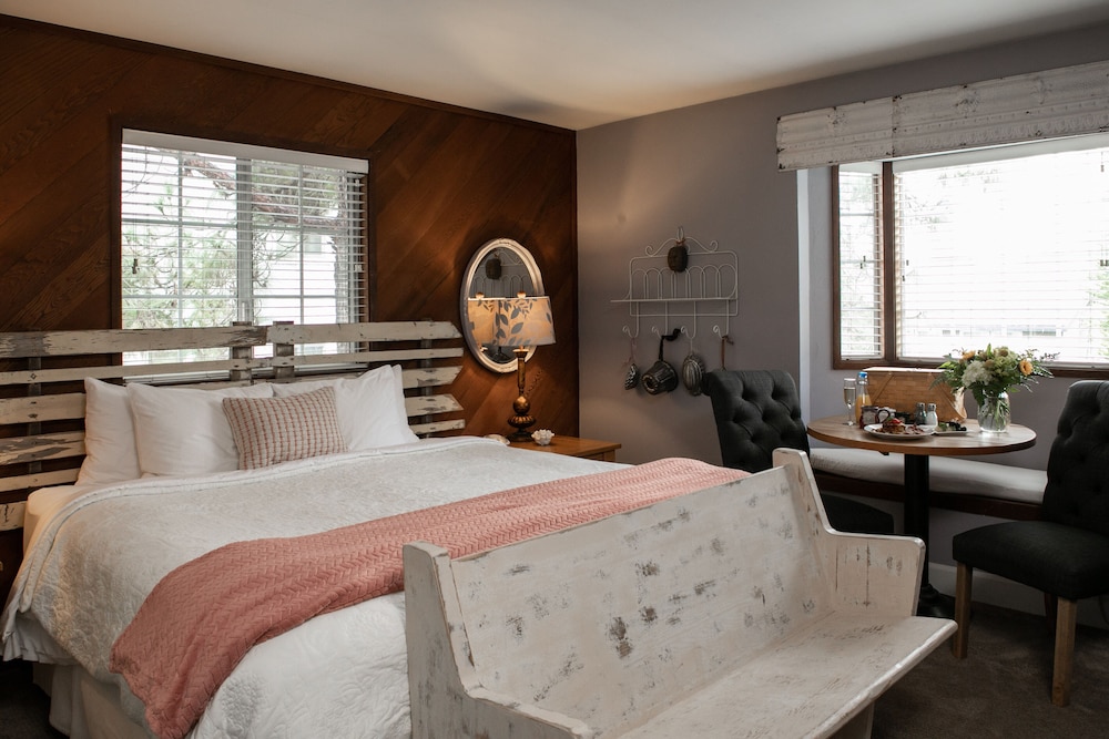 J Patrick House Bed And Breakfast Inn 52/65
