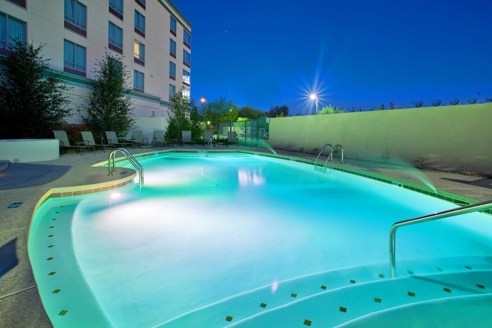 Holiday Inn & Suites Phoenix Airport 5/79