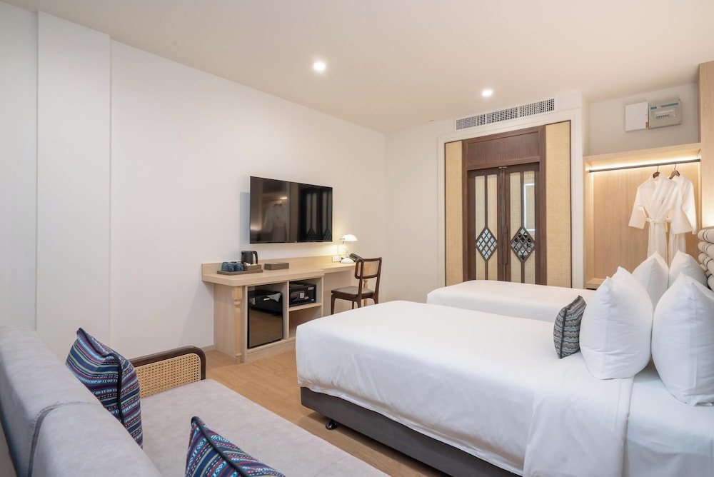 DELUXE DOUBLE/TWIN ROOM
