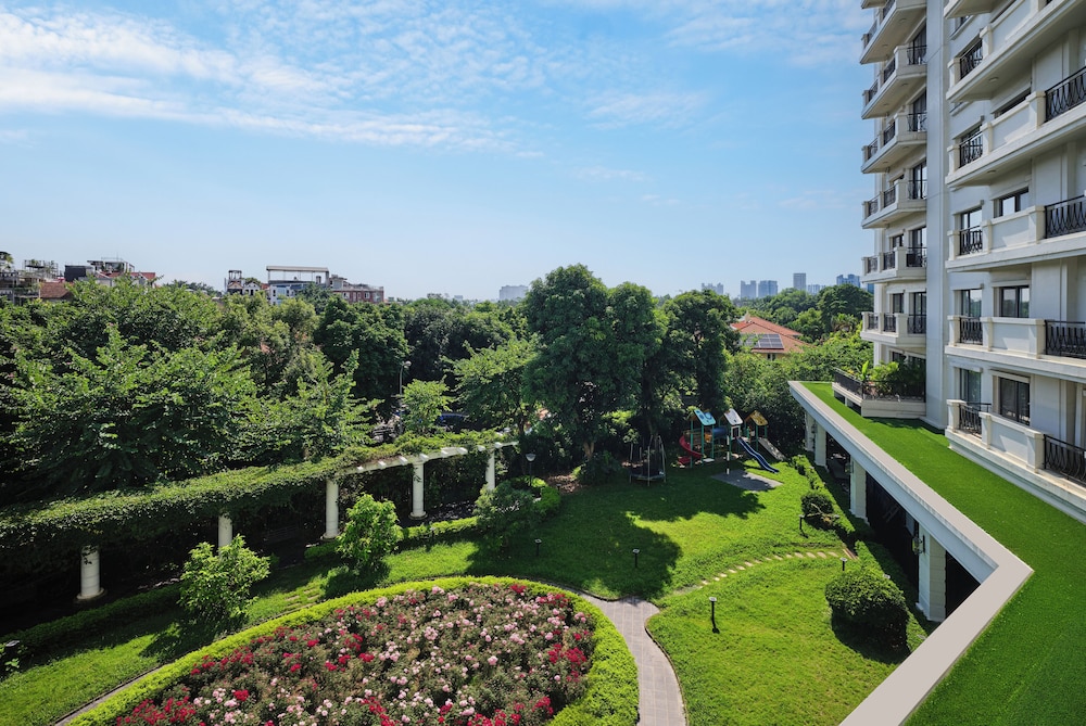 Elegant Suites Westlake 68/72